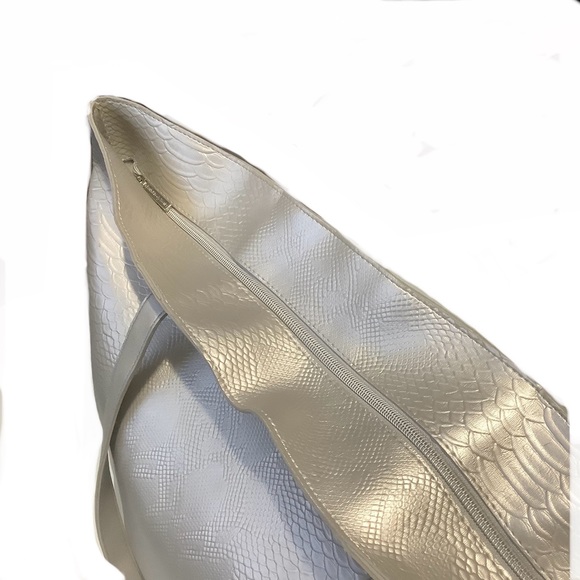 BATH AND BODY WORKS SILVER METALLIC TOTE BAG/ Embossed, Oversized,Double Handle - Picture 4 of 11